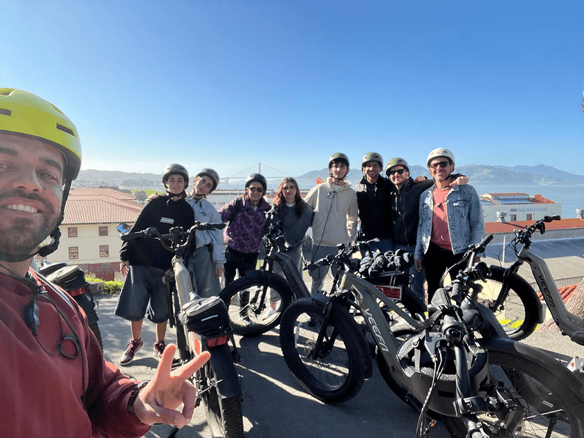 Group enjoying the Tour Privado by electric bike